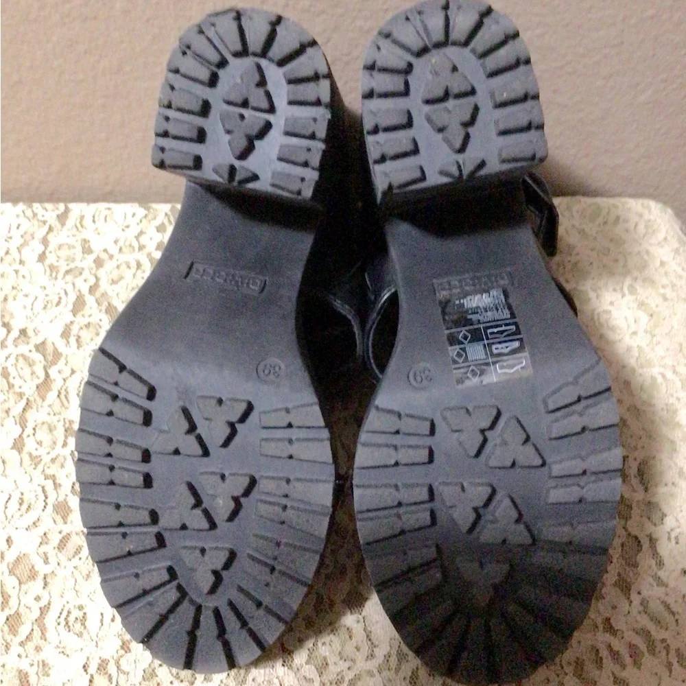 DIVIDED H & M WOMEN’S CHUNKY BLOCK HEEL SIZE 9